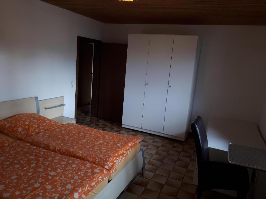 Karl-Stieler-Str. One Room In A 2 Room Appartment ; Lot Space Bruckmühl Exterior foto