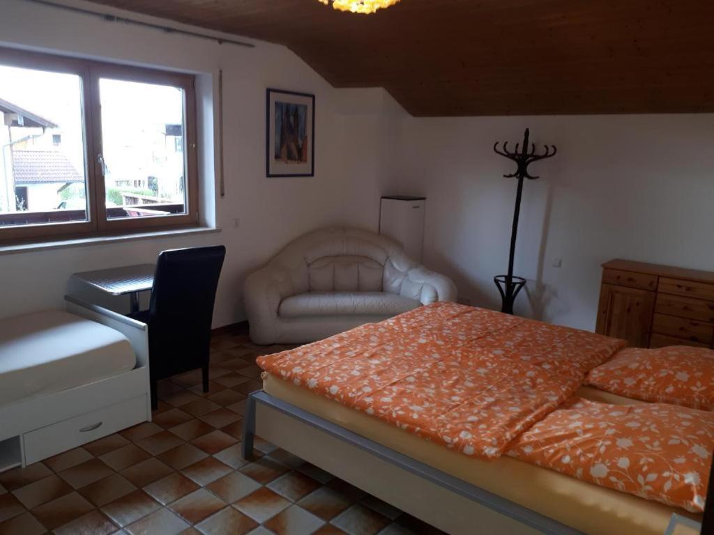 Karl-Stieler-Str. One Room In A 2 Room Appartment ; Lot Space Bruckmühl Exterior foto